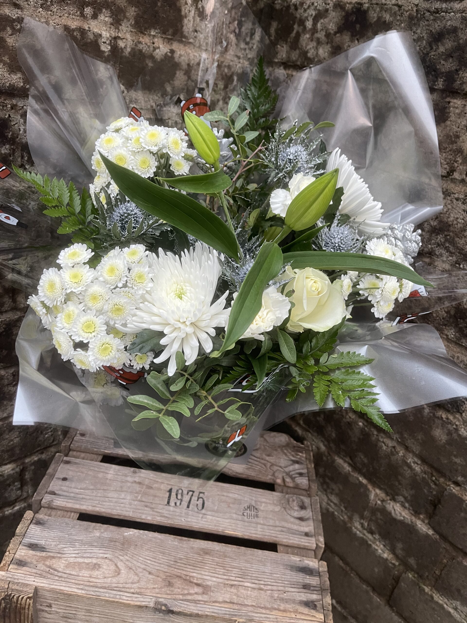 Festive £30.00 Bouquet - Image 2